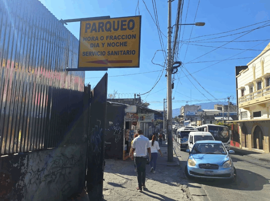 Parqueo de la Loteria