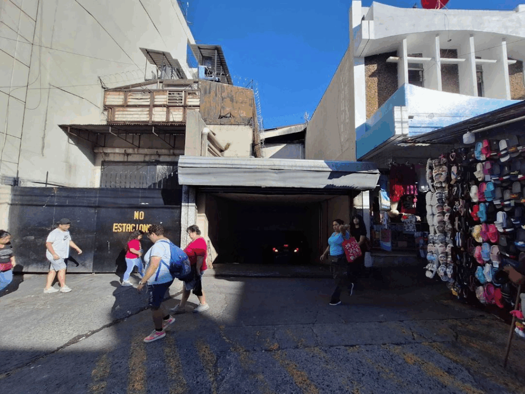 Parqueo Subterráneo contiguo a Banco Central de Reserva