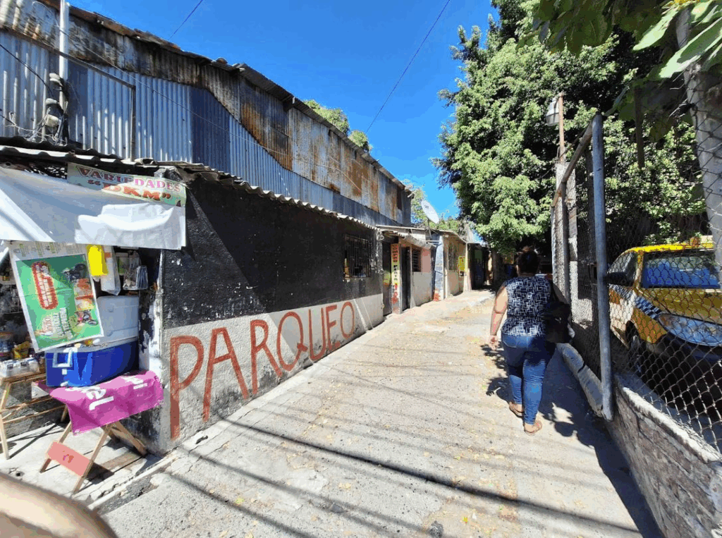 Parking du centre commercial El Pueblito