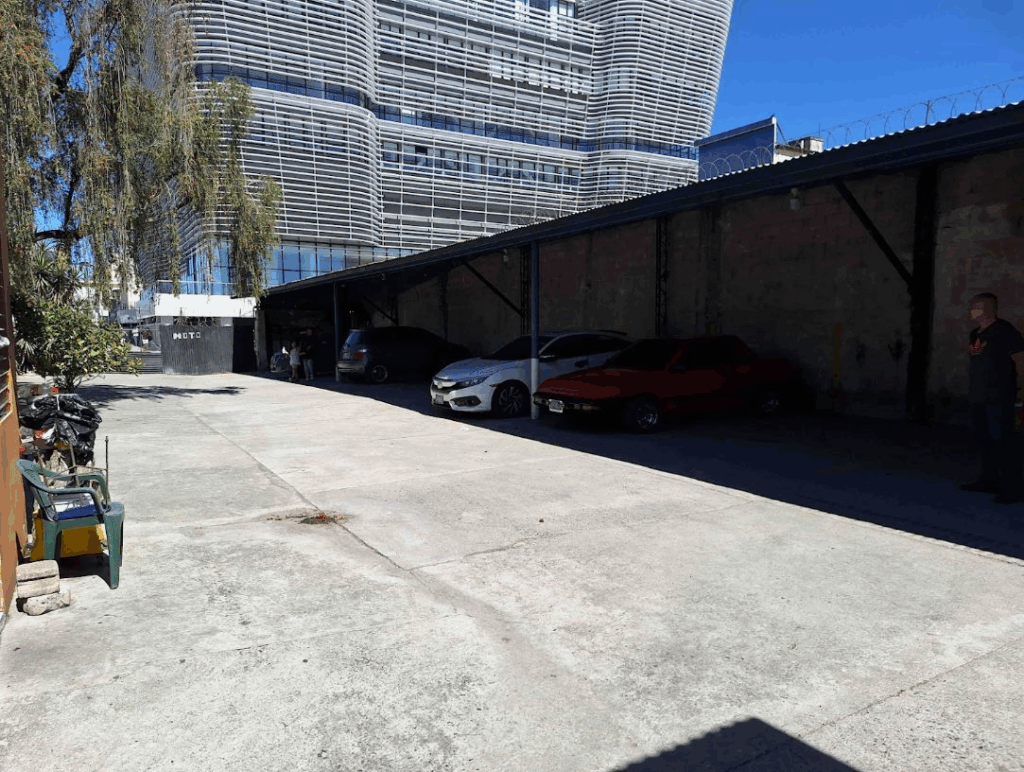Parqueo de Avenida Cuscatlan